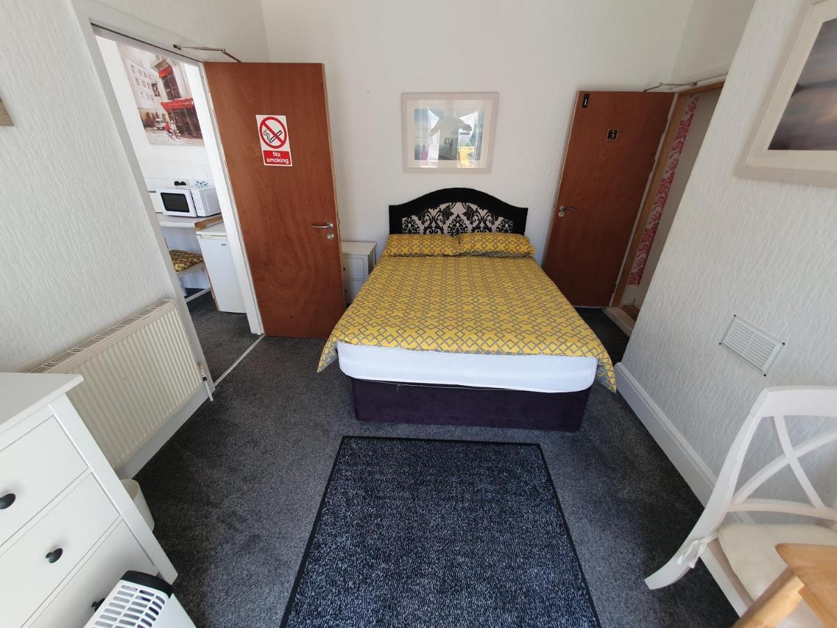 Singer House: Seafront Garden Flat with Parking Apartment Paignton Exterior photo